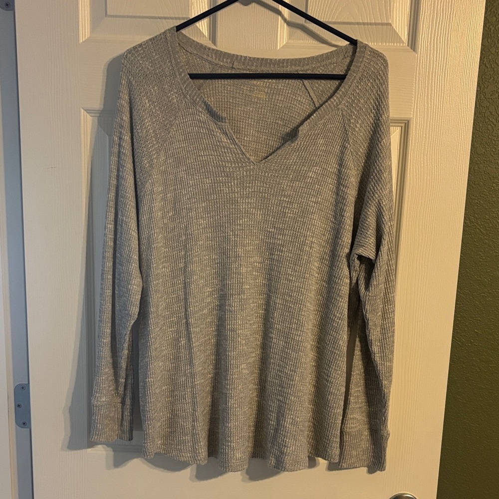 American Eagle Outfitters Heather Gray V-Neck Long Sleeve Top